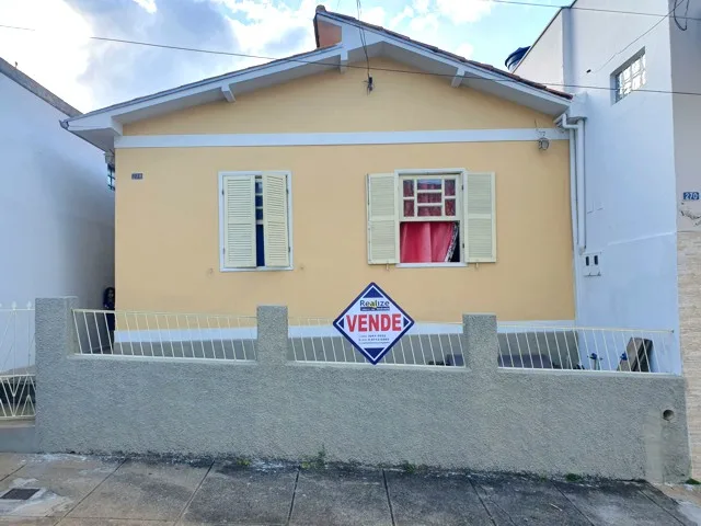 Casa reformada com 3 quartos no Centro — foto 1