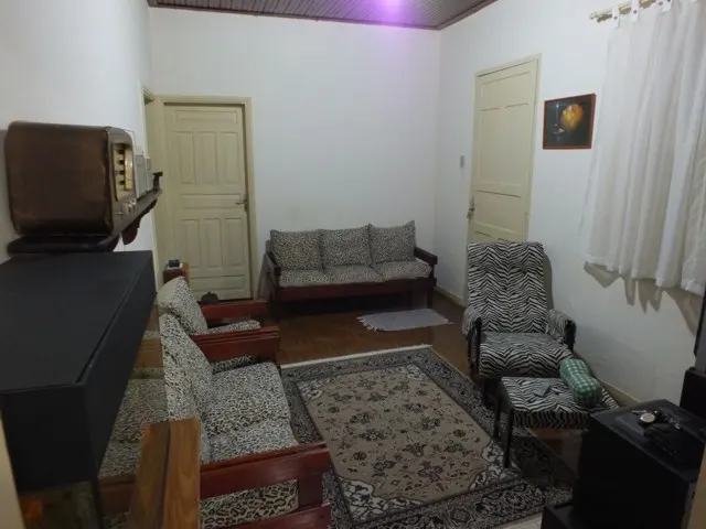 Casa reformada com 3 quartos no Centro — foto 3